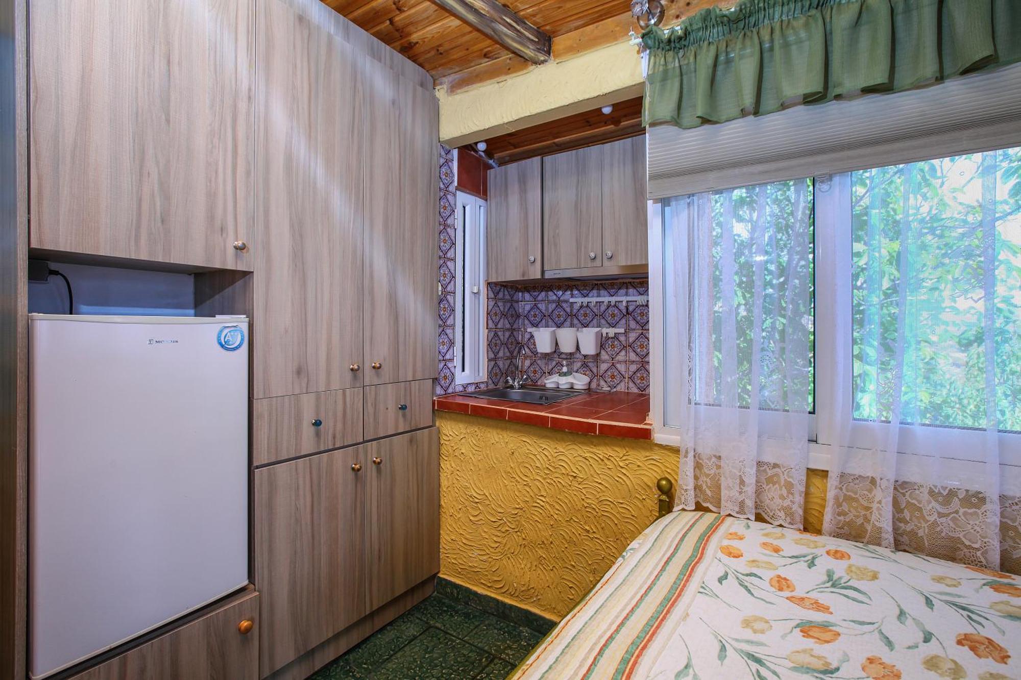 Nadia'S Traditional Greek House Анависсос Экстерьер фото